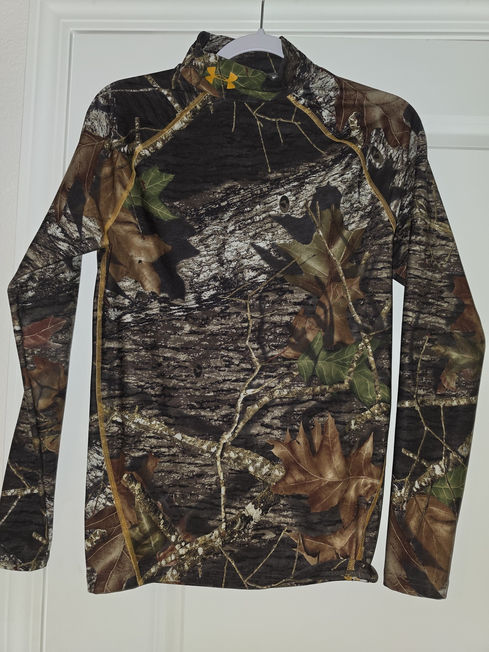 Under Armour Brown & Green Realtree Camo Mock Neck Top